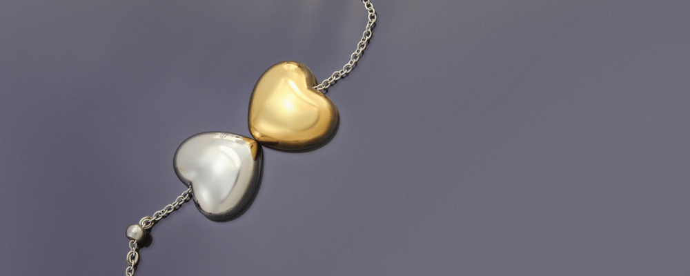 Como combinar joyas de oro y plata